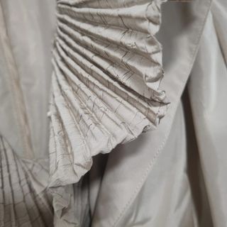 Preciosa gabardina de Takezo nueva