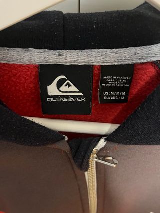 Sudadera Quiksilver con cremallera azul y roja