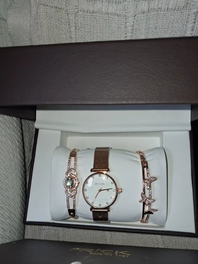 Reloj Skyline Mujer Dorado y Blanco