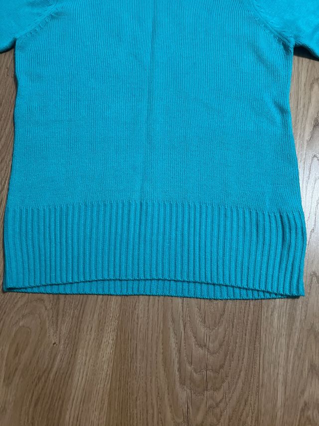 Camiseta com gola alta turquesa em poliéster