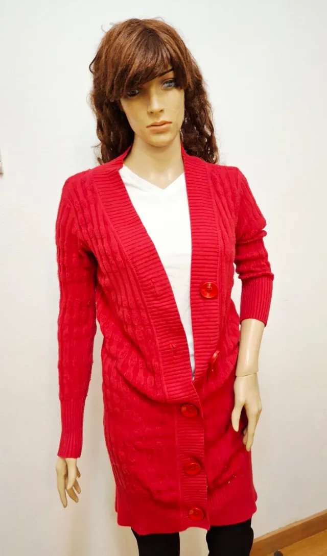 Cárdigan rojo largo con botones