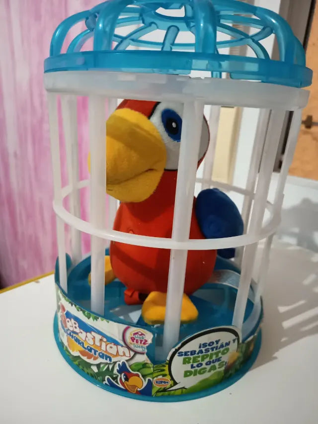 Peluche Sebastián Charlatán en jaula