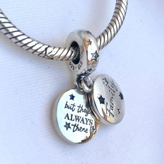 CHARM FAMILIA COLGANTE