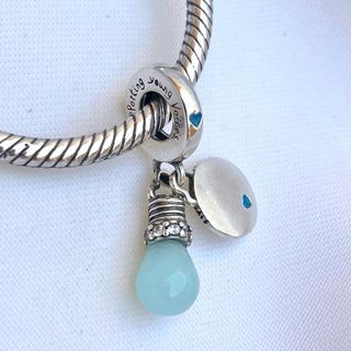 CHARM BOMBILLA BRILLA OSCURIDAD