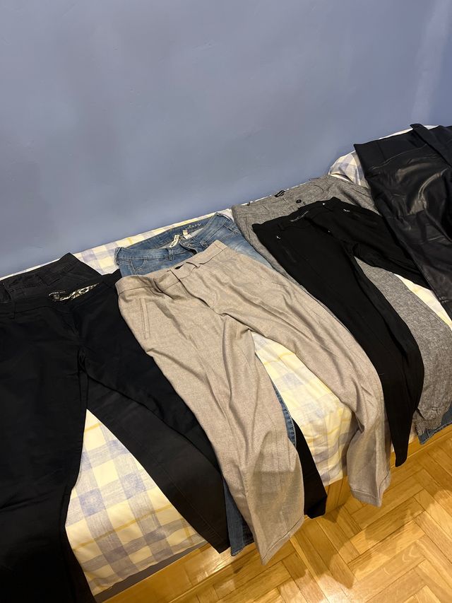 Lote 7 Pantalones Negros, Gris y Vaqueros.