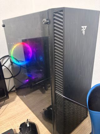 PC Gaming Fantech Negro con Cristal (negociable)