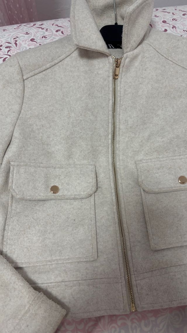 Cazadora beige corta
