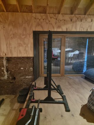 Bicicleta Estática y Equipo de Pesas