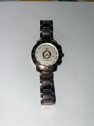 Reloj Pandora plateado, detalles en plata rosada
