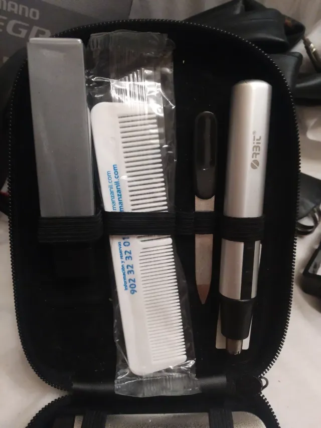 Neceser de viaje con accesorios