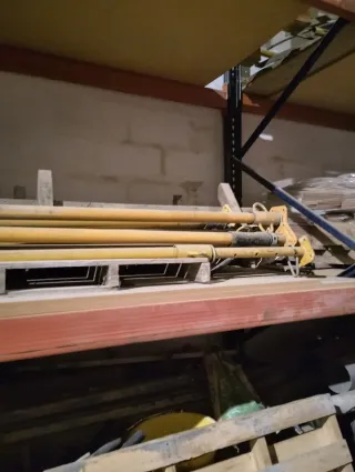 Puntales de obra metálicos