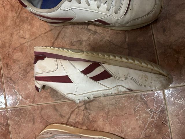 Zapatos Reebok Blancos y Rojos