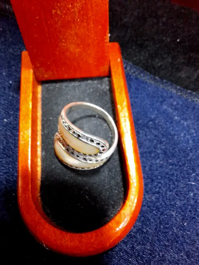 Anillo Plata 1ª ley 925 Diseño Serpiente con nácar