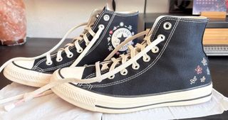 Converse Allstar con flores bordadas