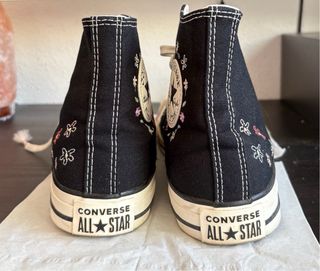 Converse Allstar con flores bordadas