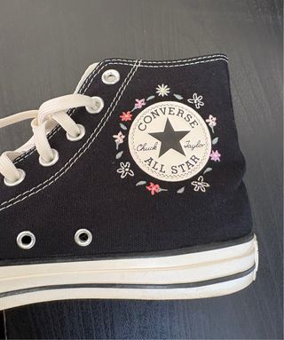 Converse Allstar con flores bordadas