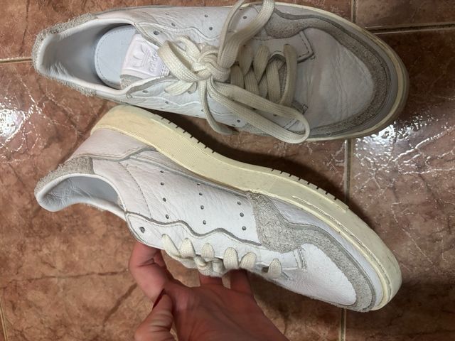 Tenis Adidas Blancos y Grises