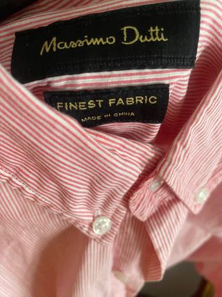 Camisa roja  con rayas blancas