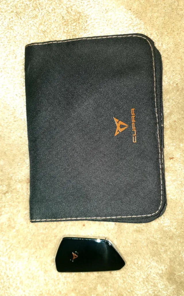 Llave y funda Cupra nuevas