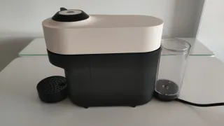 Cafetera Nespresso Vertuo Pop Krups blanca crema