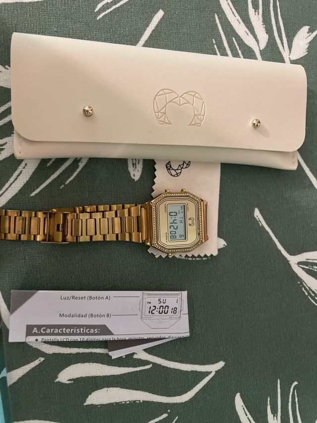 Reloj Digital Dorado Mujer
