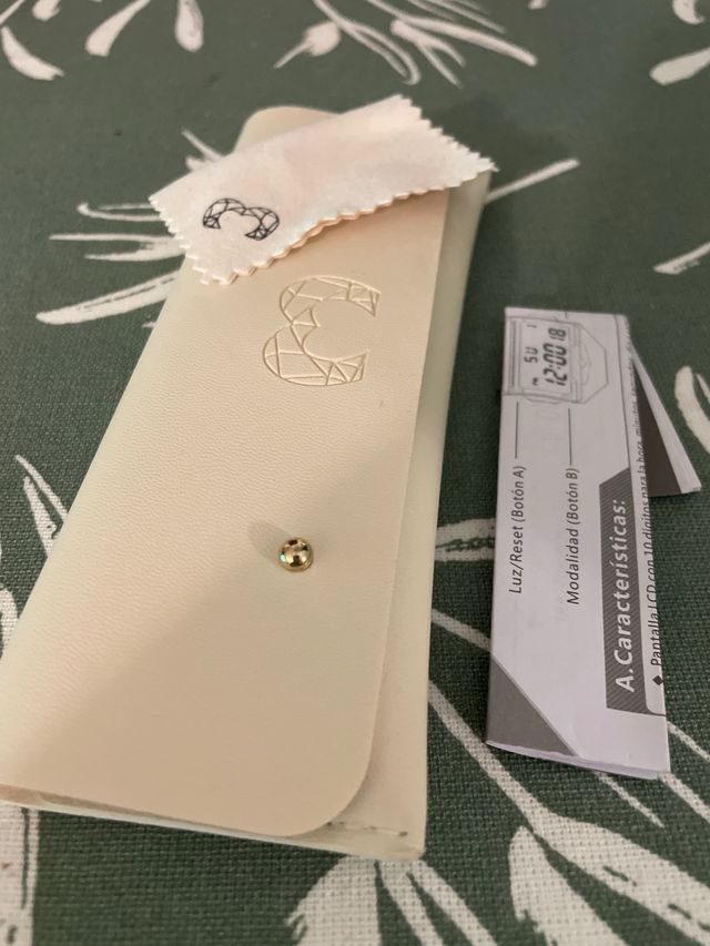 Reloj Digital Dorado Mujer