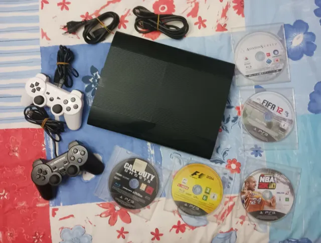 Consola PS3 Super Slim + 5 Juegos