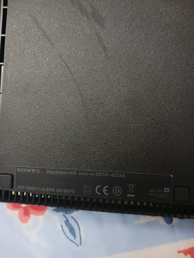 Consola PS3 Super Slim + 5 Juegos