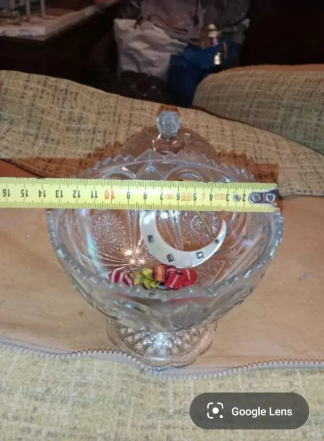 Antica bomboniera in cristallo intagliato