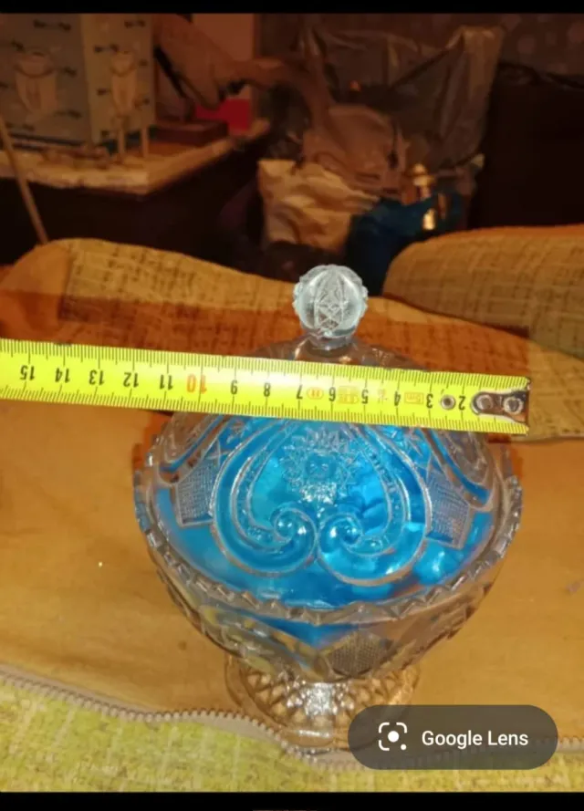 Antica bomboniera in cristallo intagliato