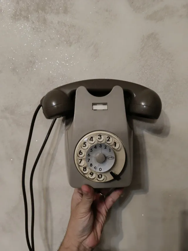 Telefono vintage a muro con rotella