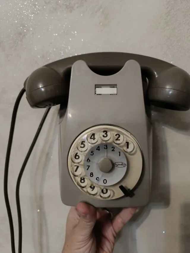 Telefono vintage a muro con rotella