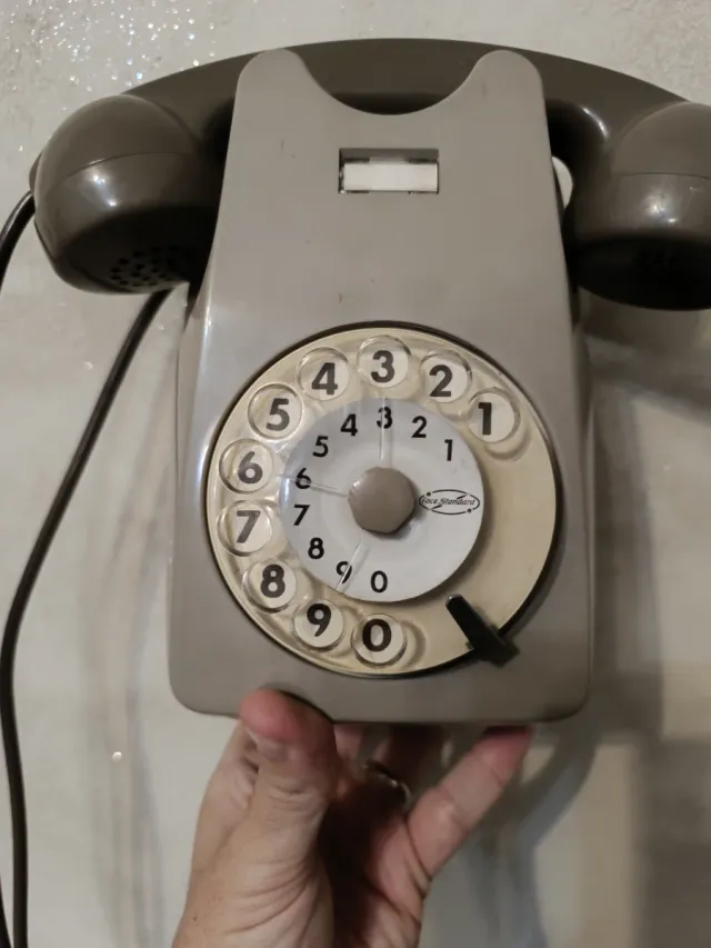 Telefono vintage a muro con rotella