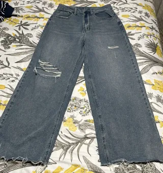 Pantalones vaqueros anchos rotos