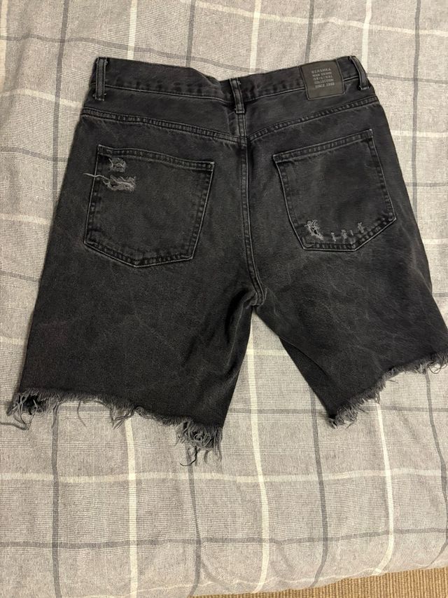 Bershka Pantalones Cortos Rotos Negros