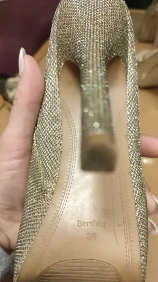 Zapatos de fiesta dorados