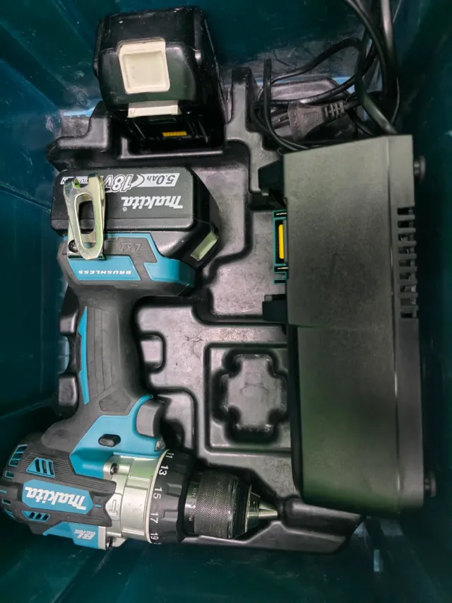 Taladro Makita .DHP 486)   18V 5.0Ah