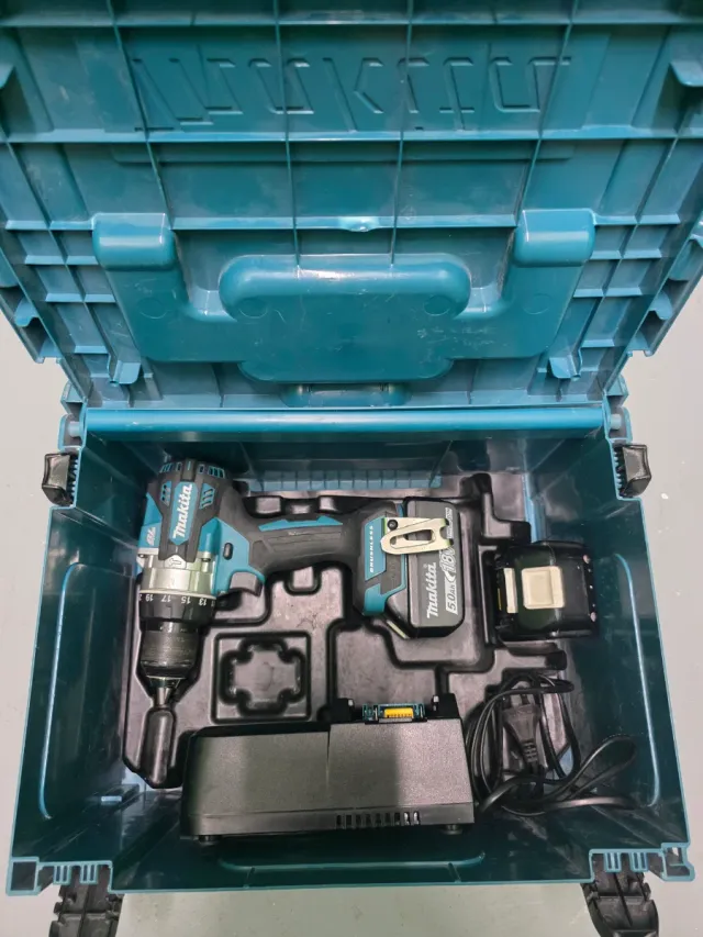 Taladro Makita .DHP 486)   18V 5.0Ah