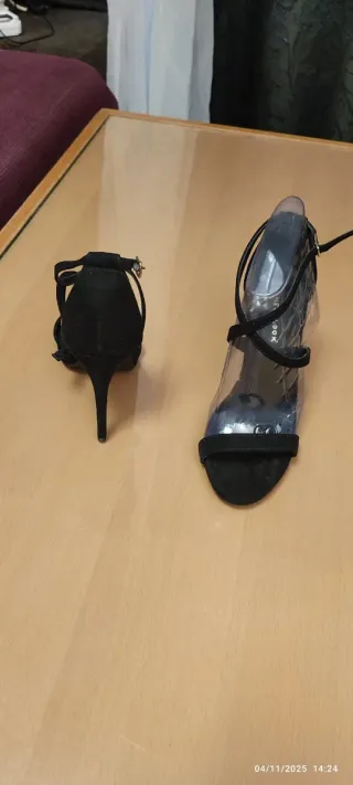 Sandalias de tacón negras para mujer