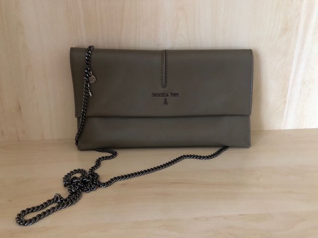 Bolso sobre Patrizia Pepe gris