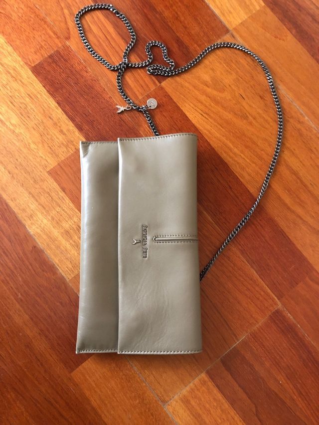 Bolso sobre Patrizia Pepe gris