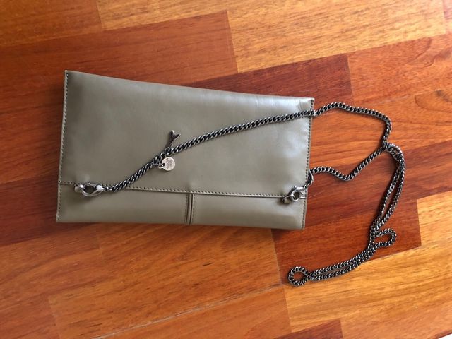 Bolso sobre Patrizia Pepe gris