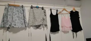 Falda pantalón y camisetas