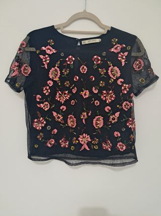 Camiseta Zara bordada flores XS