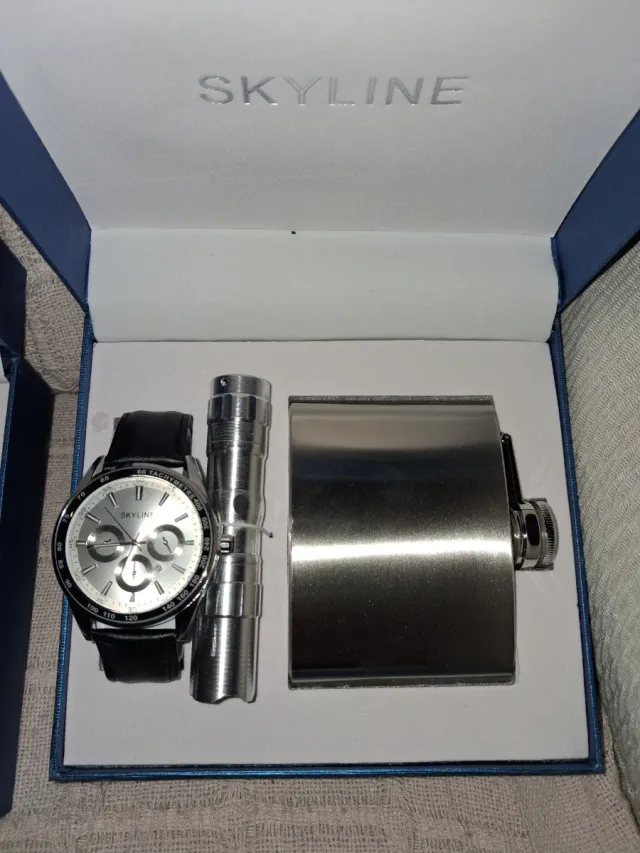 Set Reloj Skyline, Linterna y Petaca
