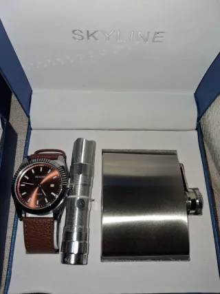 Set Reloj Skyline, Linterna y Petaca