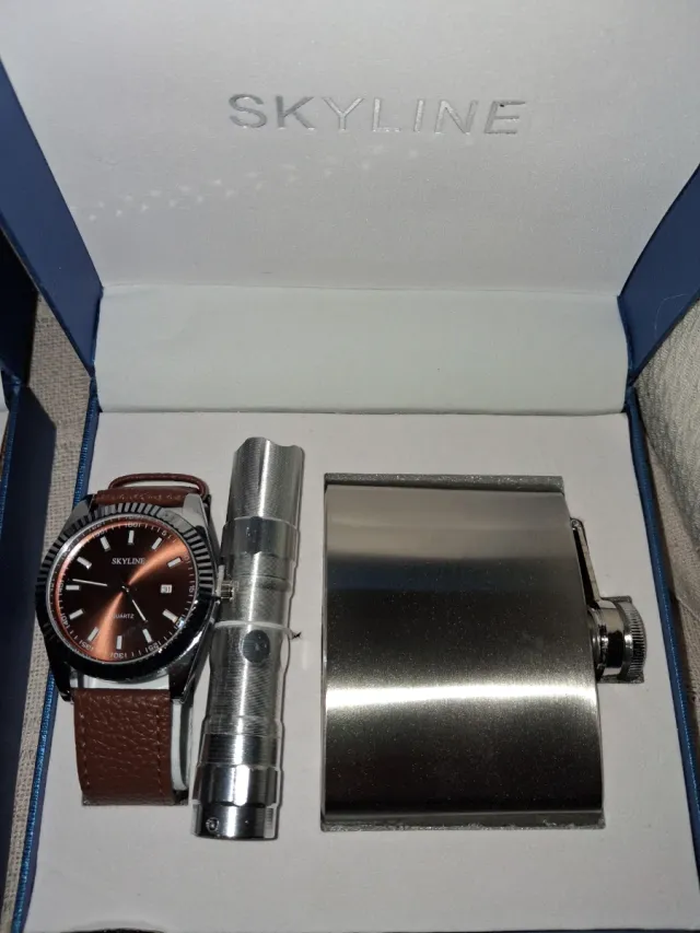 Set Reloj Skyline, Linterna y Petaca