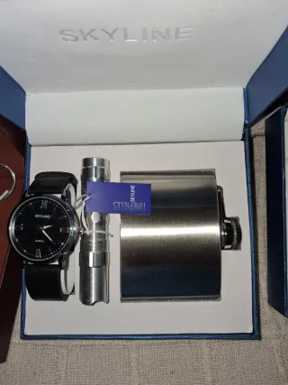 Set Reloj Skyline, Linterna y Petaca