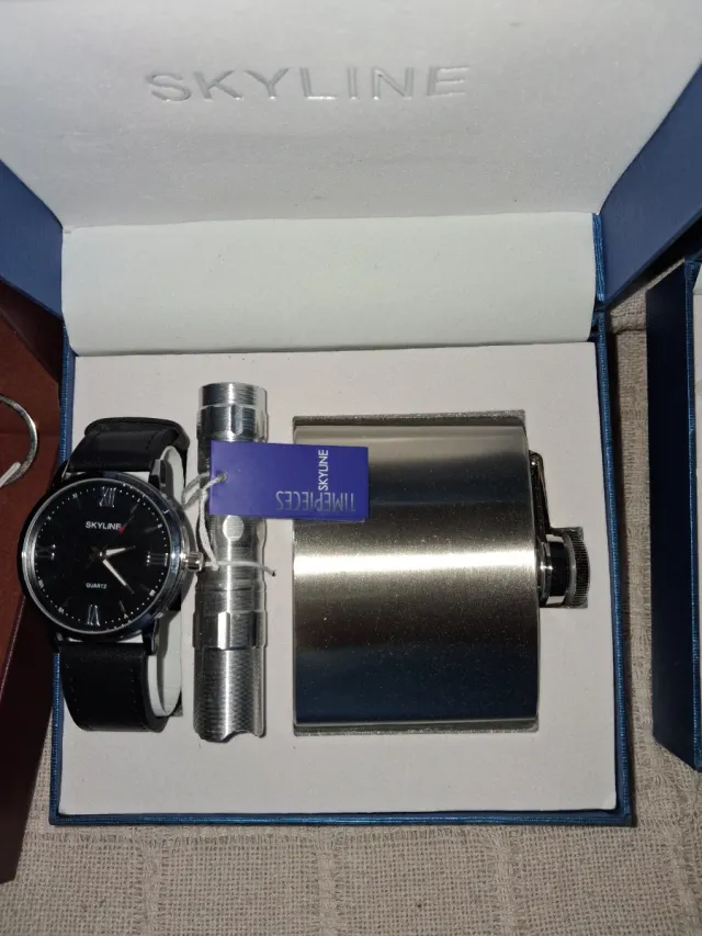 Set Reloj Skyline, Linterna y Petaca