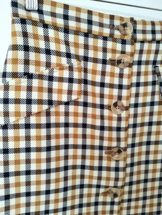 Falda mini cuadros beige y marrón